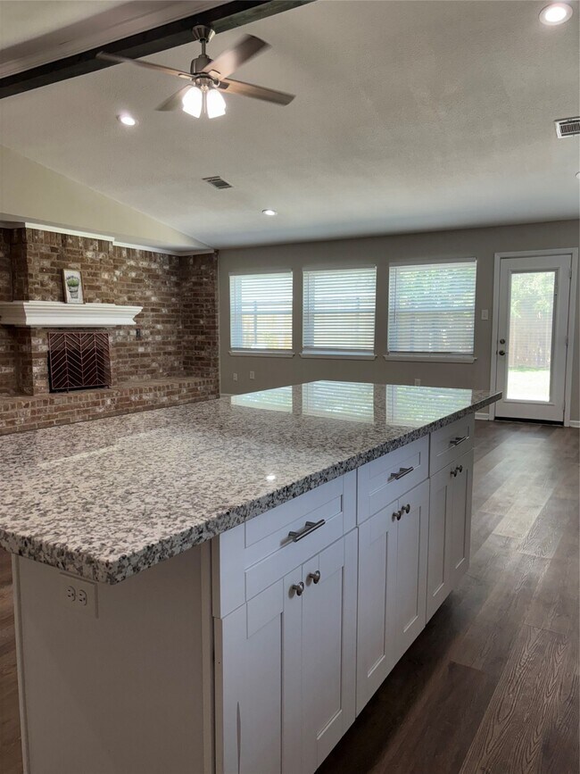 Building Photo - 15815 Whipple Tree Dr