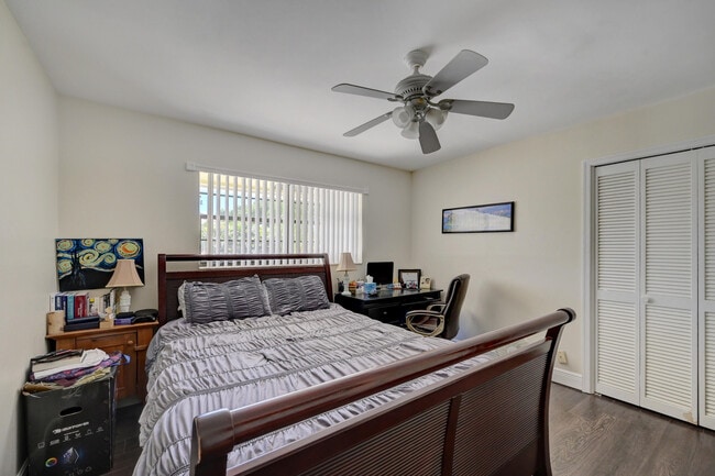 Building Photo - 6833 Bianchini Cir