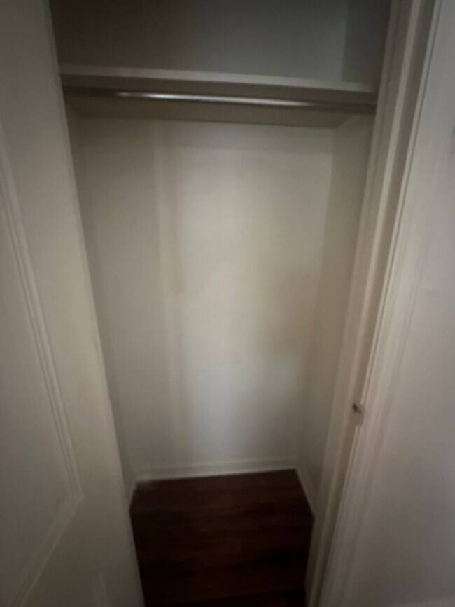 Building Photo - 3328 Pinewood Ave