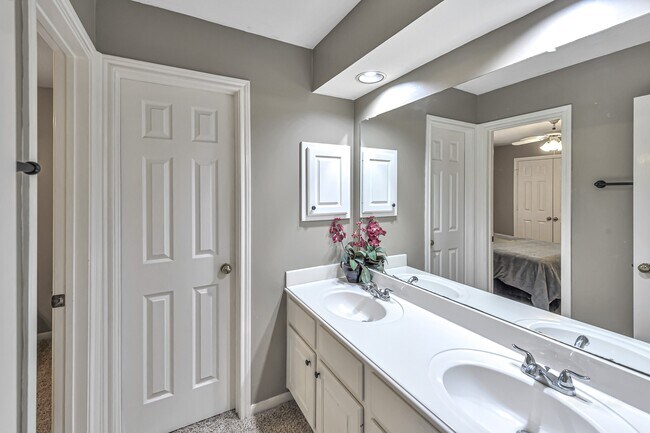 Building Photo - 23002 Cherrington Ct