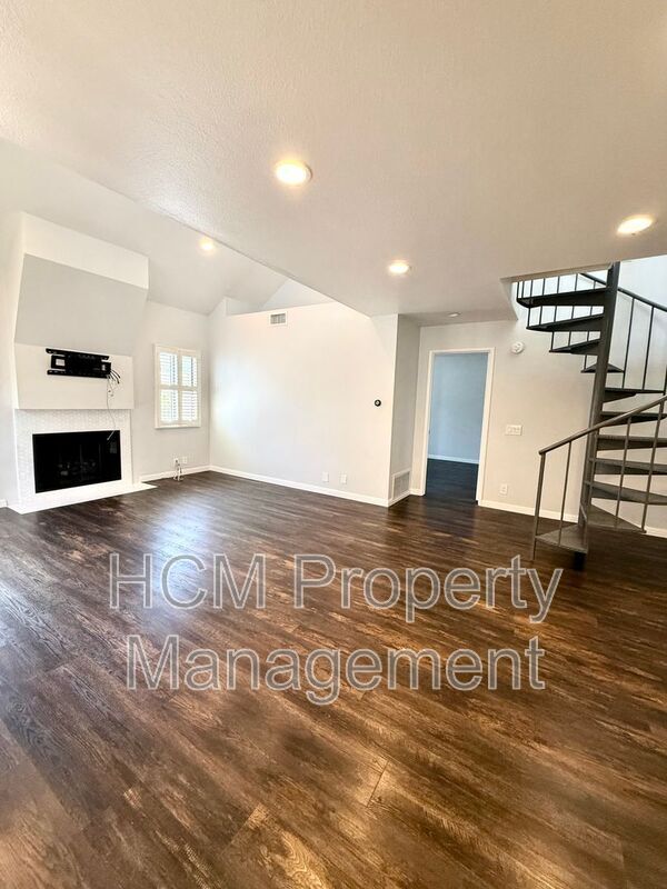 Building Photo - 611 Springbrook N