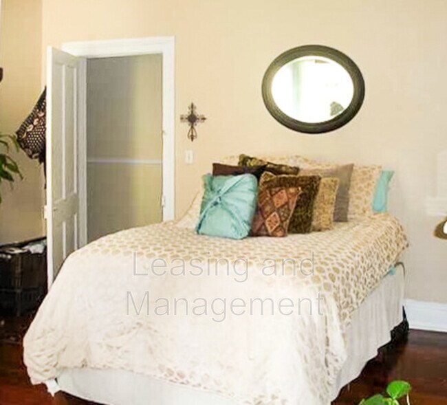 Building Photo - 120 Smith St