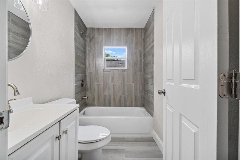 Building Photo - 1906 E Ida St