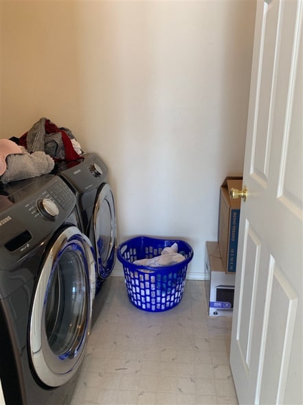 Building Photo - 355 Ruby Ln