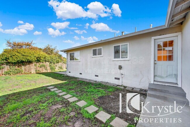 Building Photo - 342 Los Altos Pl