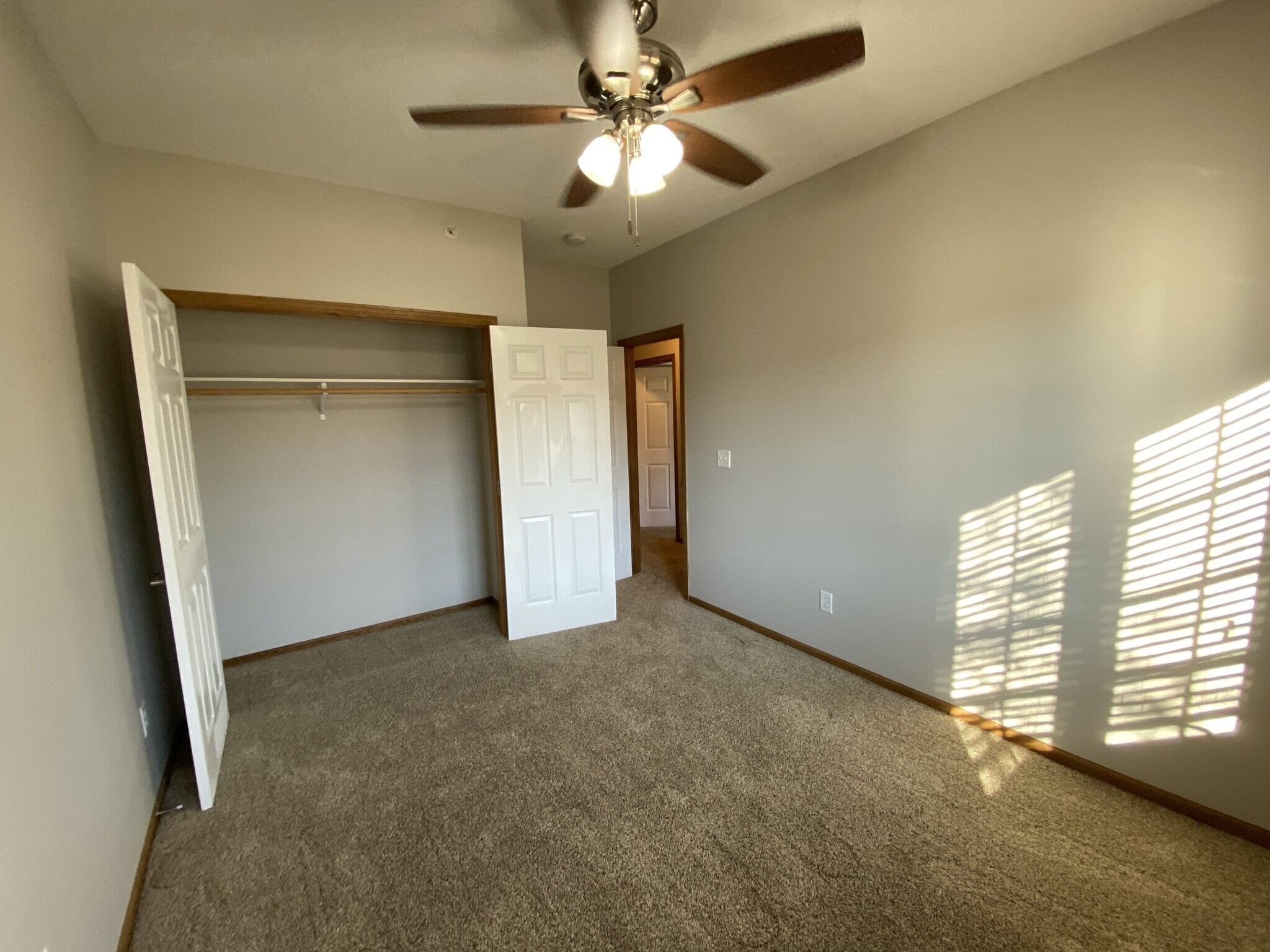 Building Photo - 2000 Meadow Ct