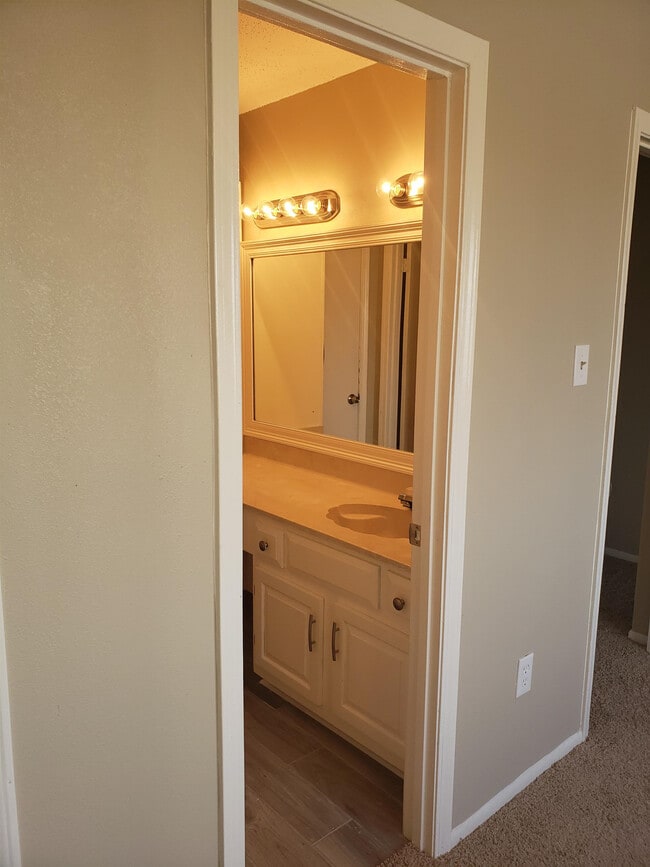 Building Photo - 3594 Friendswood Dr