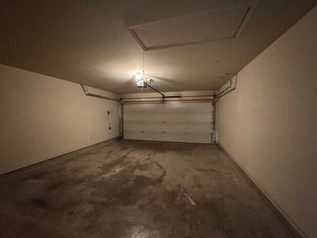 Building Photo - 6908 Golden Oak Ln
