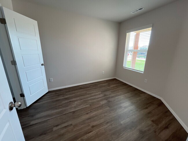 Building Photo - Pre-Leasing Now | Newer 3-Bedroom, 2-Bath Home in Springdale