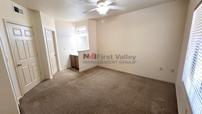 Building Photo - 2 Bedrooms, 2 Baths
