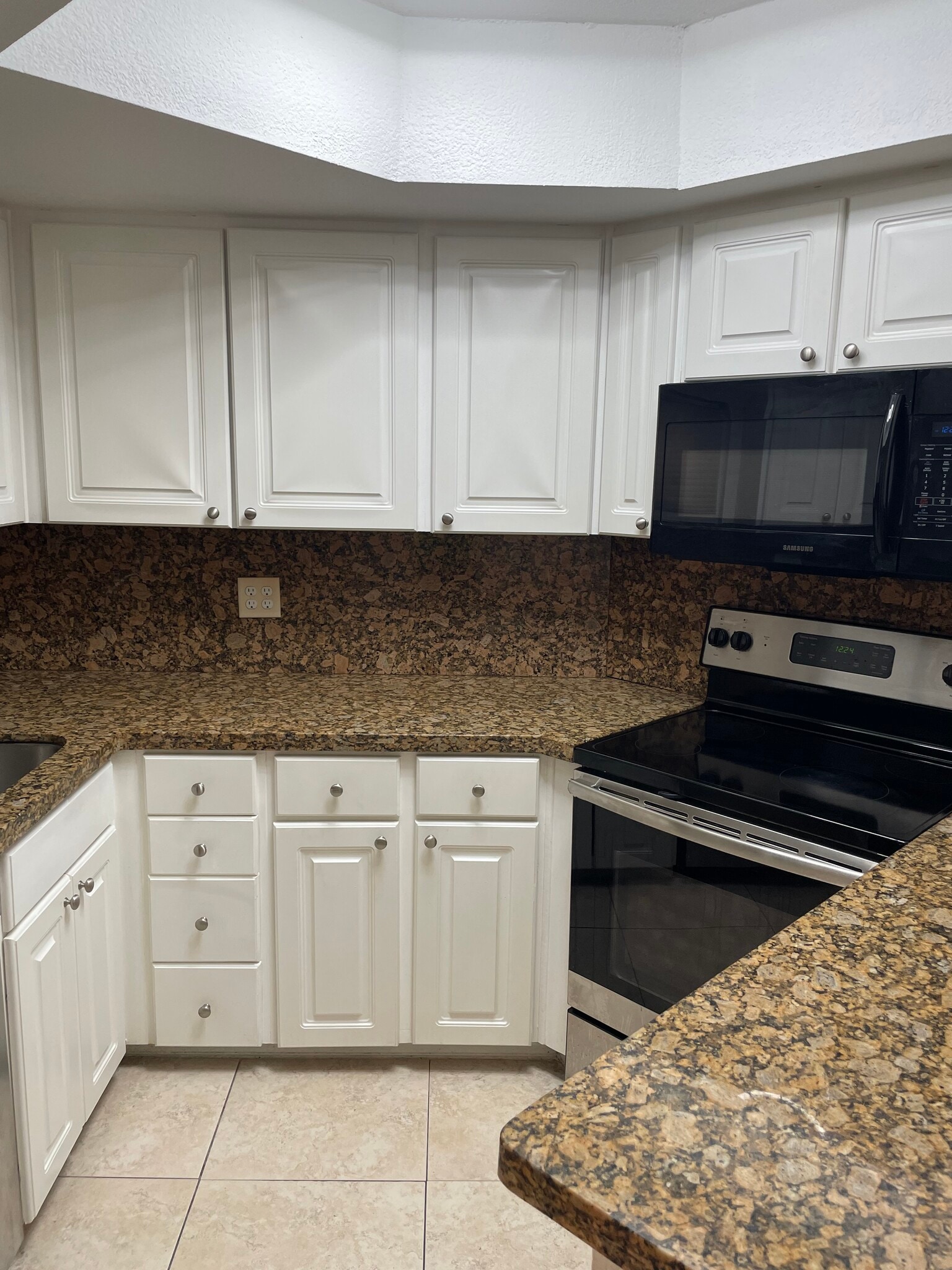 Building Photo - 8215 Lake Dr