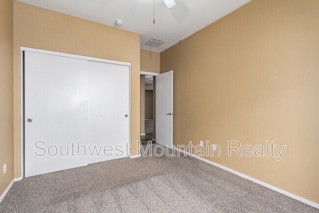 Building Photo - 28123 N Quartz Dr