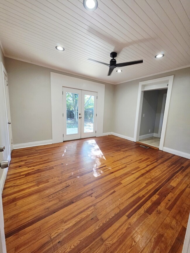 Building Photo - 205 E North St