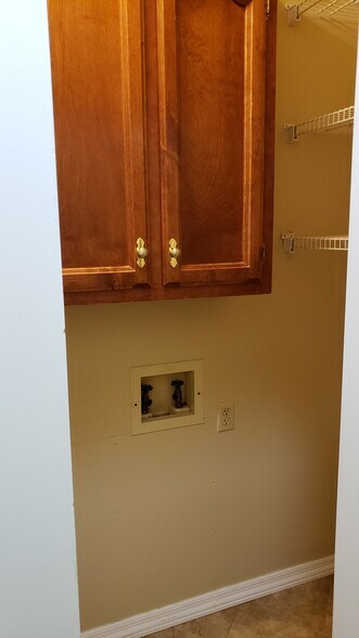 Utility rooom - 24985 Capshaw Rd