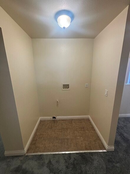 Building Photo - 1229 W 60th St