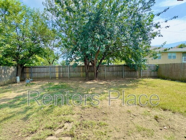Building Photo - 8405 N 116th E Pl