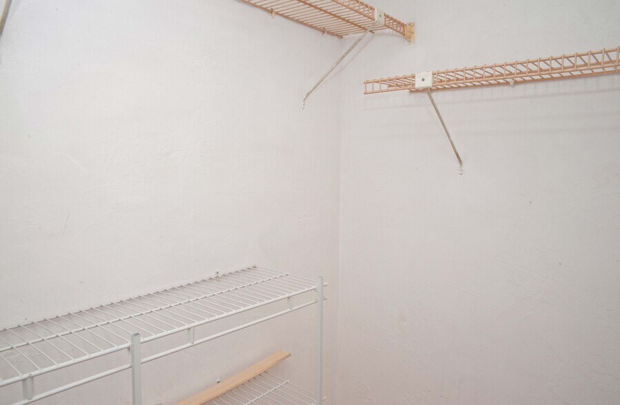 Building Photo - 19216 NE 25th Ave