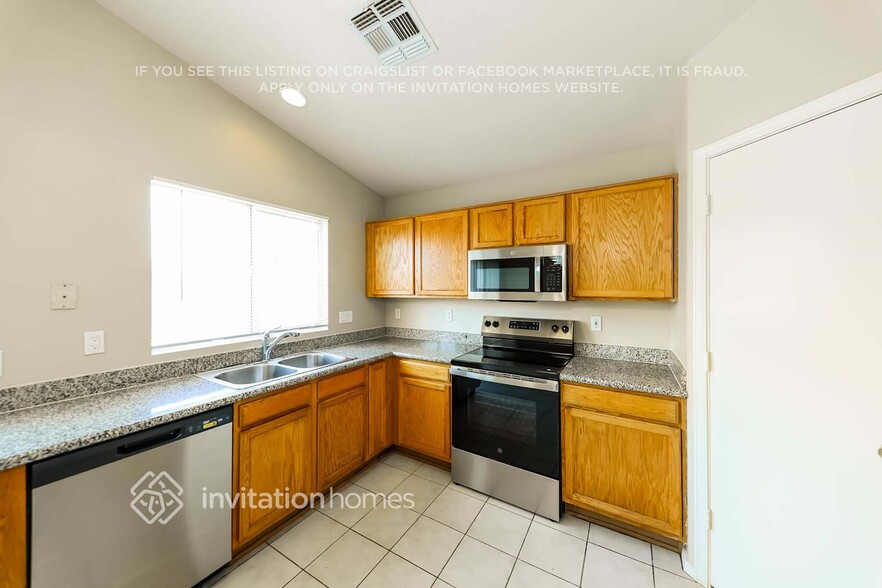 Building Photo - 12034 W Scotts Dr