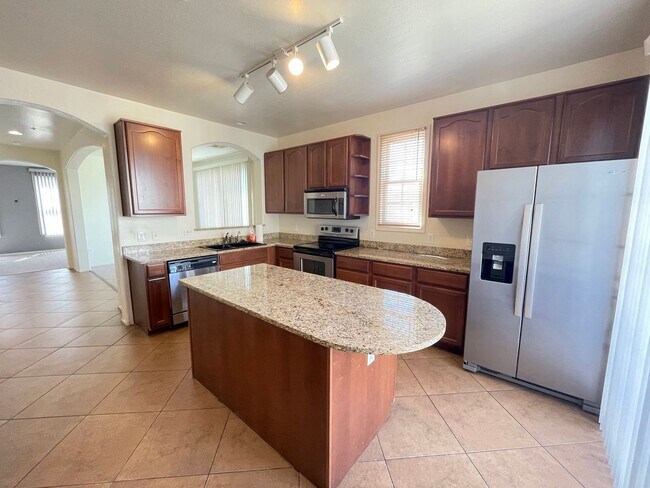 Building Photo - Prime Gilbert 3 Bedroom/2.5 bath 1st floor bonus room, 3 community pool's