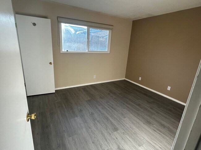 Building Photo - **Price-reduction** 3 Bedroom house two bl...