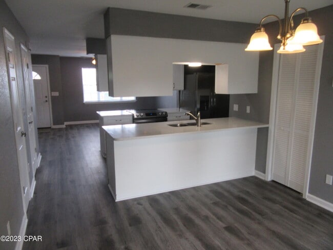 Building Photo - 134 Parker Village Cir