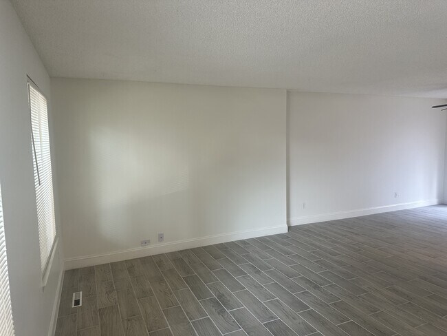 Building Photo - 12191 E Florida Dr