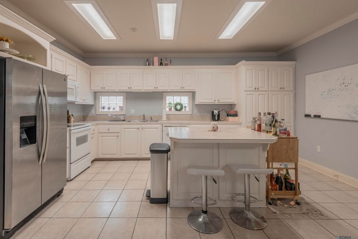 Building Photo - 5545 Ducros Dr