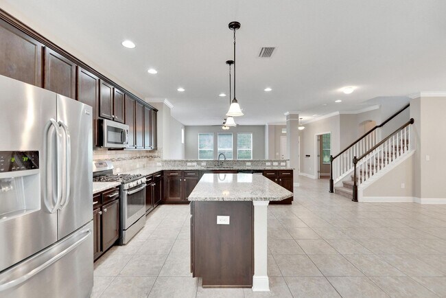 Building Photo - FishHawk Home Available Immediately!