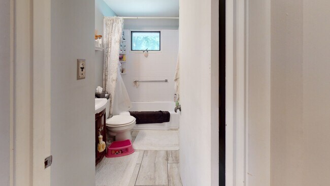 Building Photo - 37 Centre St