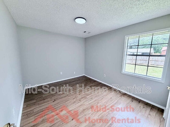 Building Photo - 4011 Double Tree St