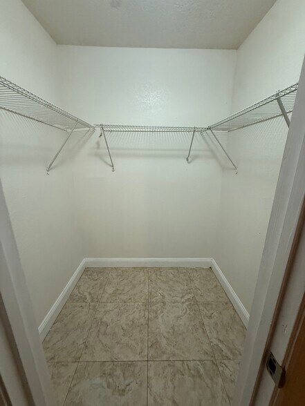 Building Photo - 5785 Gatlin Ave