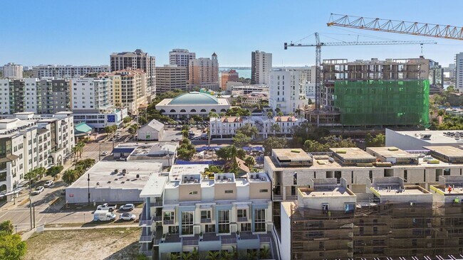 Building Photo - 1343 4th St