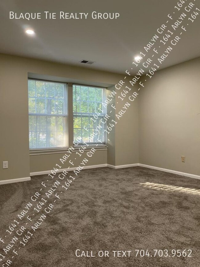 Building Photo - 1641 Arlyn Cir