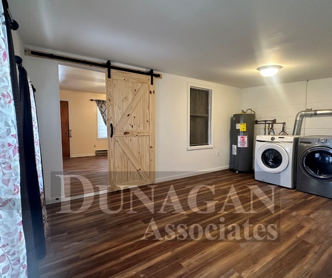 Building Photo - 3 Bed 2 Bath near the Pecos River