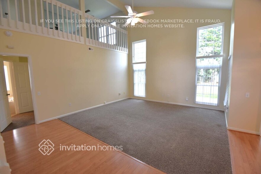 Building Photo - 3419 Santa Monica Dr