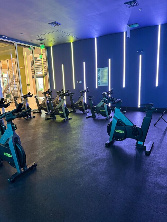 Building Photo - 1 Bed / 2 Bath UNIT 3-218