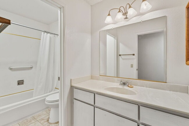 Building Photo - 10028 Biscanewoods Way