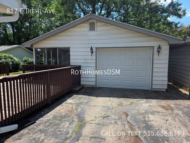 Building Photo - 817 E Diehl Ave