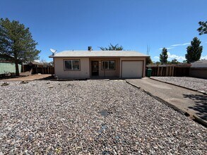Building Photo - 2 Bedroom Single Story Home Available Near Rainbow Bvd SE & Southern Blvd SW in Rio Rancho!