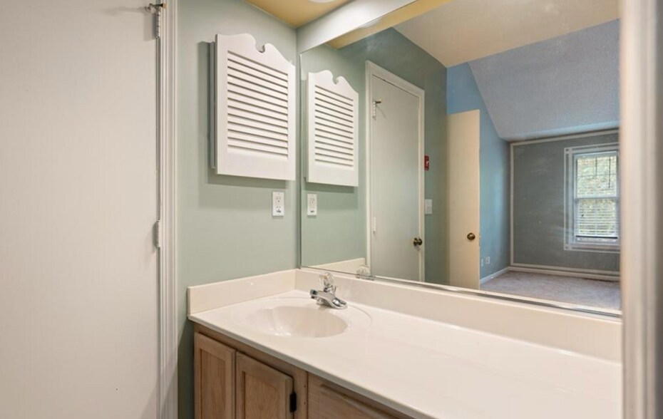 Building Photo - 4520 Shallowford Cir