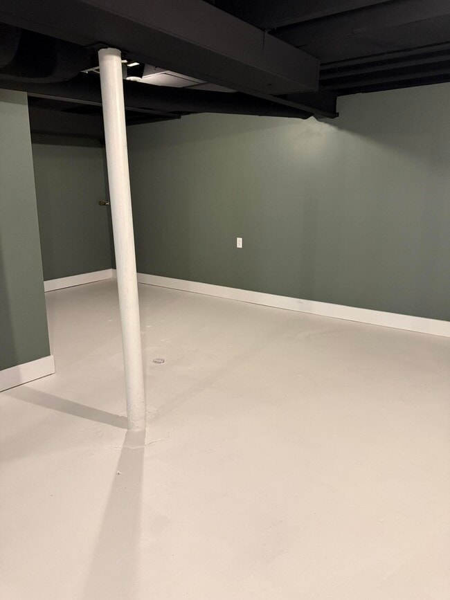 Building Photo - 16540 Marlowe St