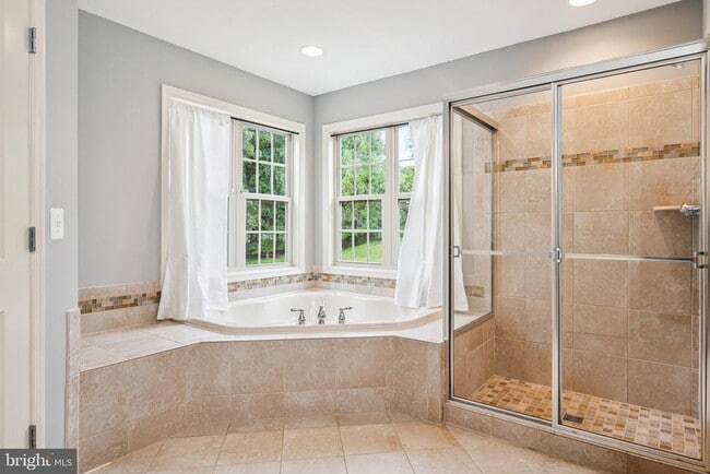 Building Photo - 1525 Rabbit Hollow Pl