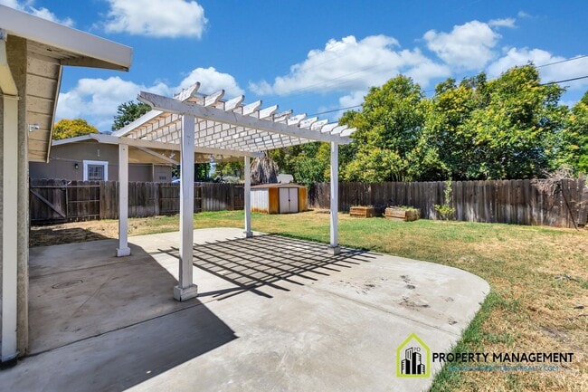 Building Photo - 3-Bedroom Home with Modern Touches-AF