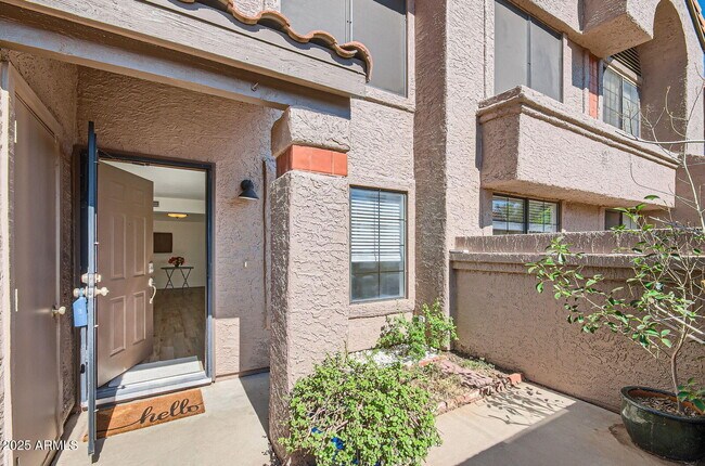Building Photo - 700 E Mesquite Cir