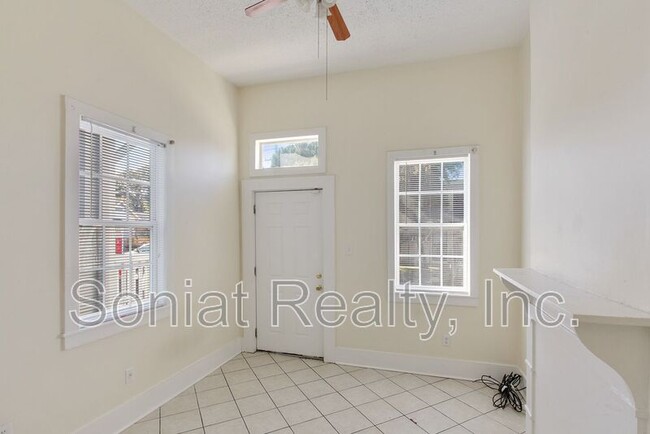 Building Photo - 8409 Cohn St
