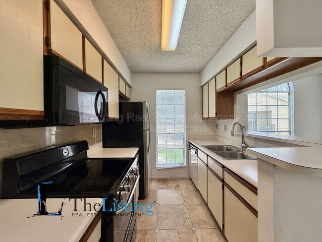 Building Photo - 8724 Mallard Reserve Dr