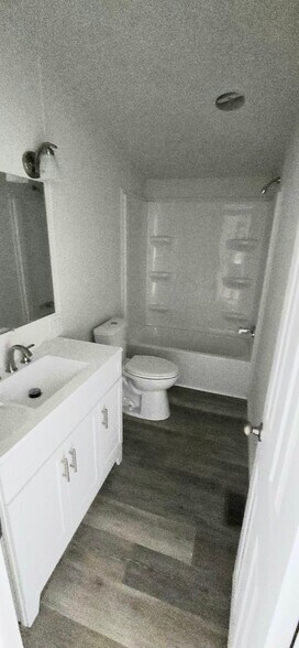 Building Photo - 968 Cy Cir