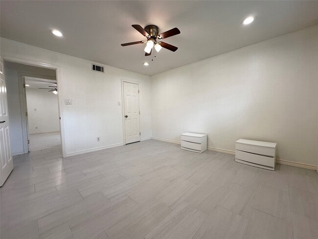 Building Photo - 9626 Highmeadow Dr