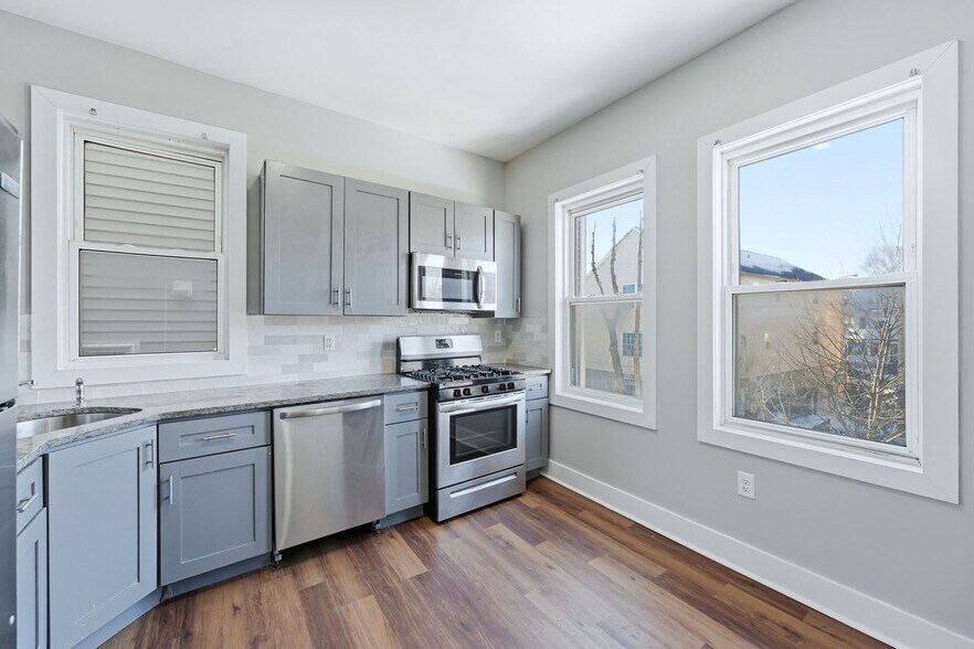 Building Photo - 913 S 18th St