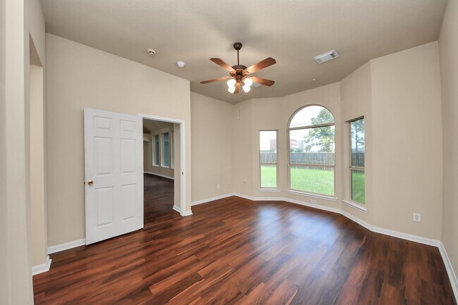 Building Photo - 530 Majestic Ridge Dr